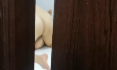 绿帽老公满足不了只能让哥们替我圆房心酸的感觉